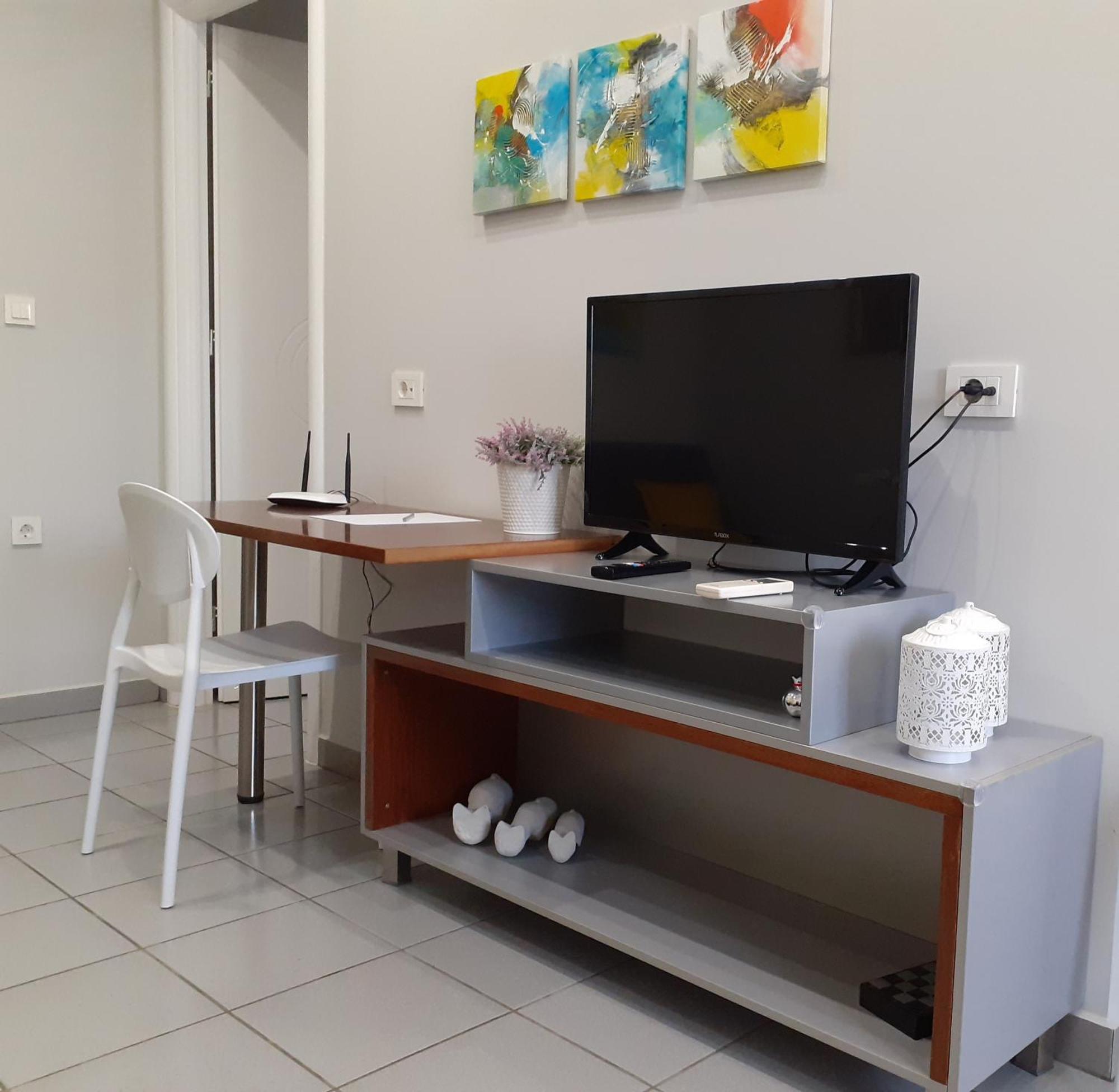 Dennis Stylish Apartment Като Дарацо Екстериор снимка